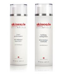 Skincode Essentials - Промо набор (Мягкое очищающее средство 3 в 1 200 мл, Укрепляющий тонизирующий лосьон 200 мл) Skincode (Швейцария) купить по цене 3 940 руб.